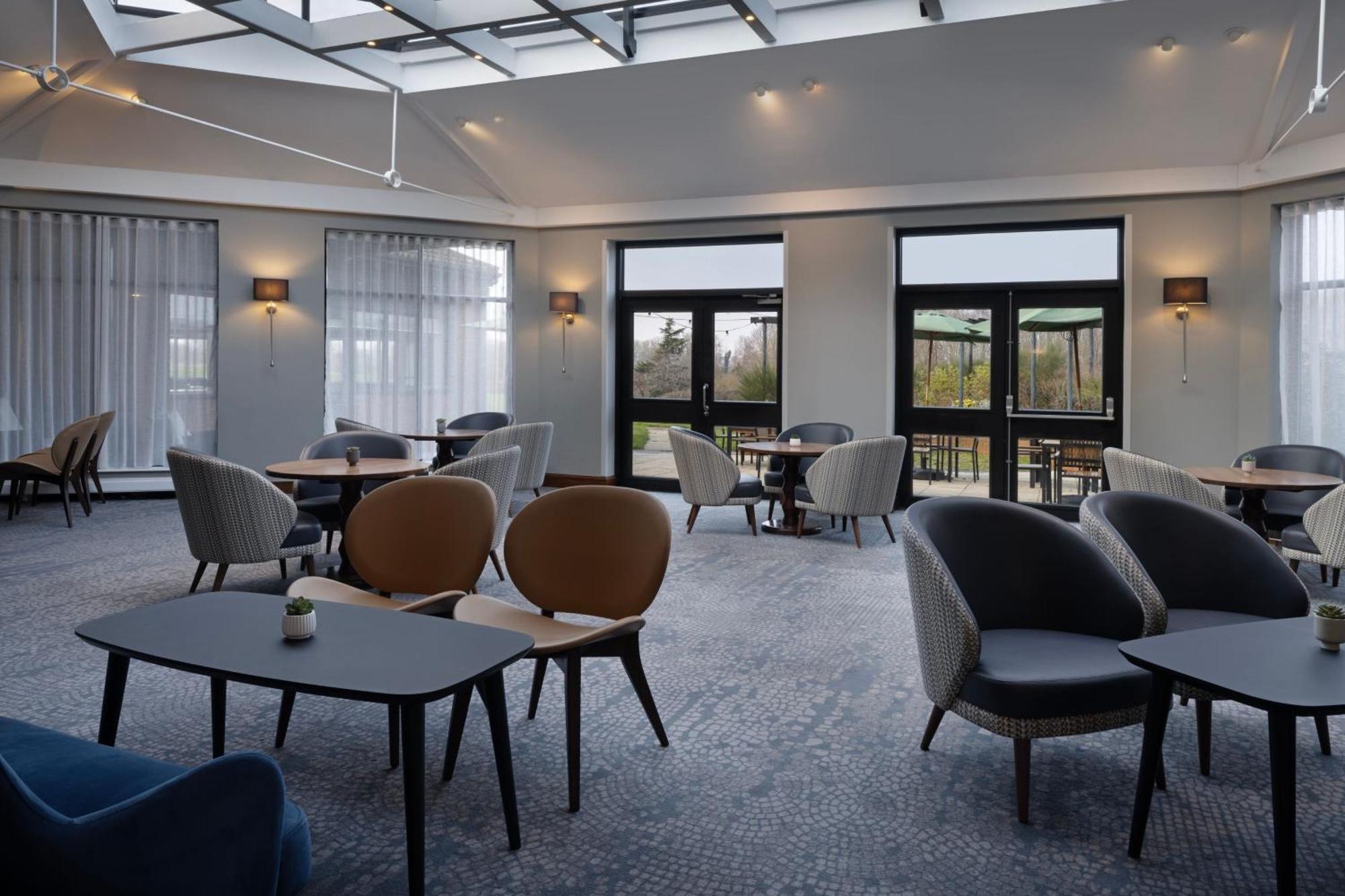Delta Hotels By Marriott Northampton Exterior foto