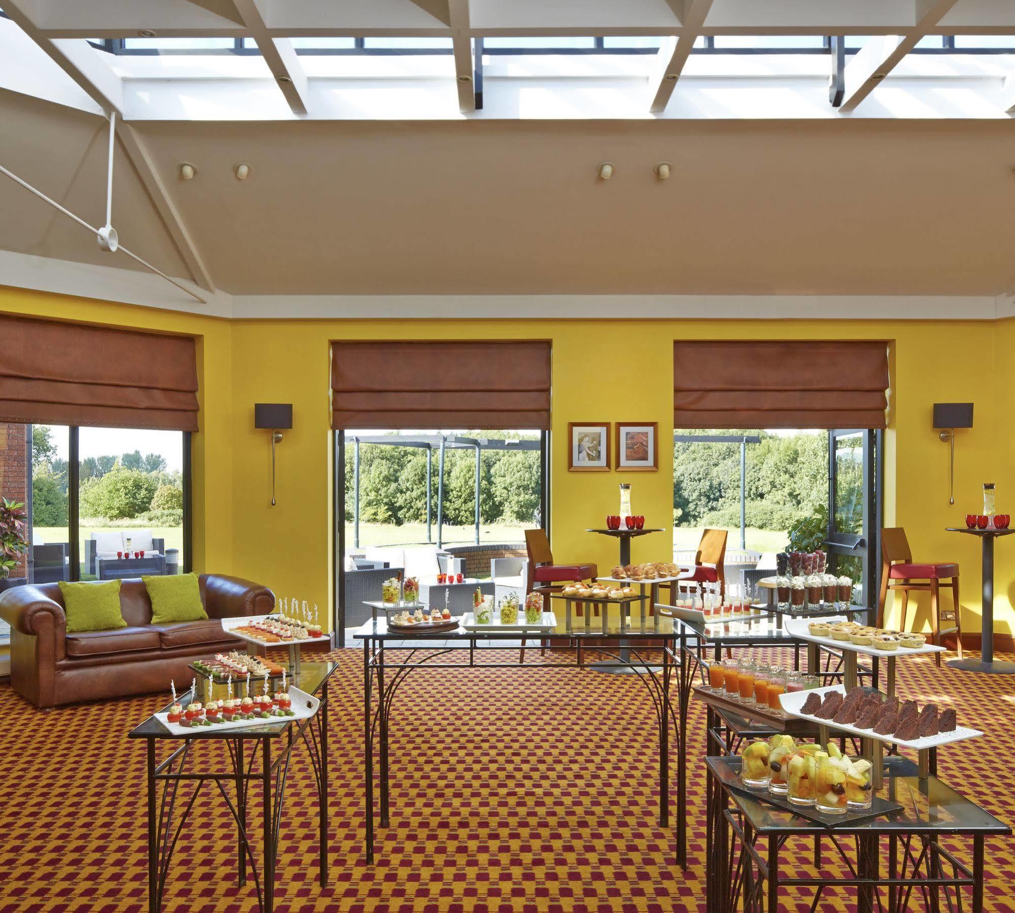 Delta Hotels By Marriott Northampton Exterior foto
